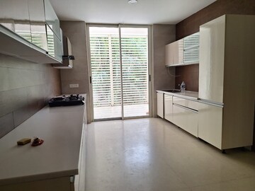 Room in 4 BHK Apartment at Ashish View C, Worli – for Sale