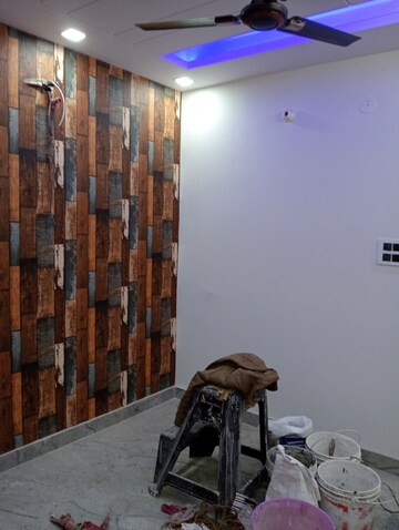Room in 3 BHK Builder Floor at Govindpuri – for Rent