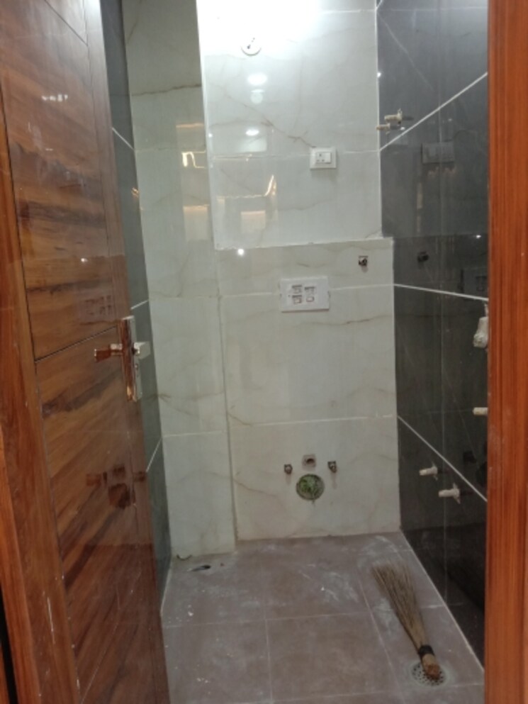 Bathroom, dwarka mor 3 Bedroom 562 Sq.Ft. Builder Floor In Dwarka Mor Delhi 7929970