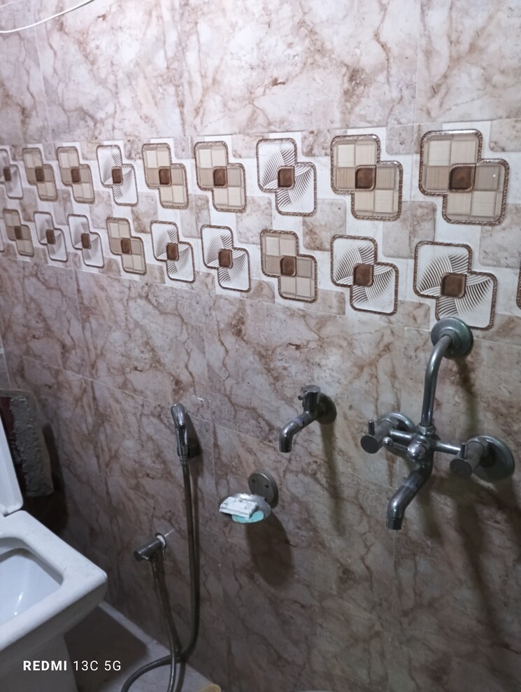 Bathroom, lajpat nagar ii 2 Bedroom 900 Sq.Ft. Builder Floor In Lajpat Nagar ii Delhi 7929967