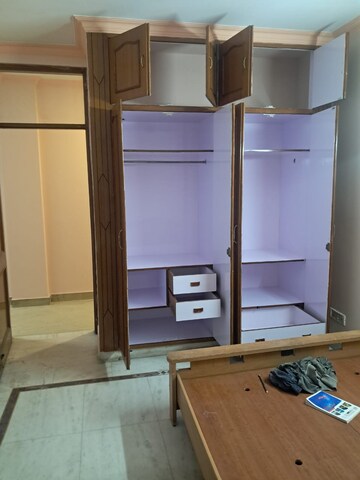 Furnished Amenities in 2 BHK Builder Floor at East Of Kailash – for Rent