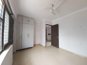 Room in 2 BHK Builder Floor at RWA Residential Society Sector 46, Sector 46 – for Rent