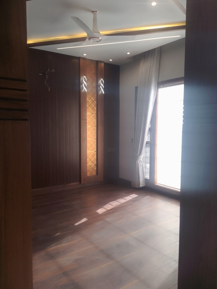 Room, sector 125 4 Bedroom 200 Sq.Yd. Independent House In Sector 125 Mohali 7930325