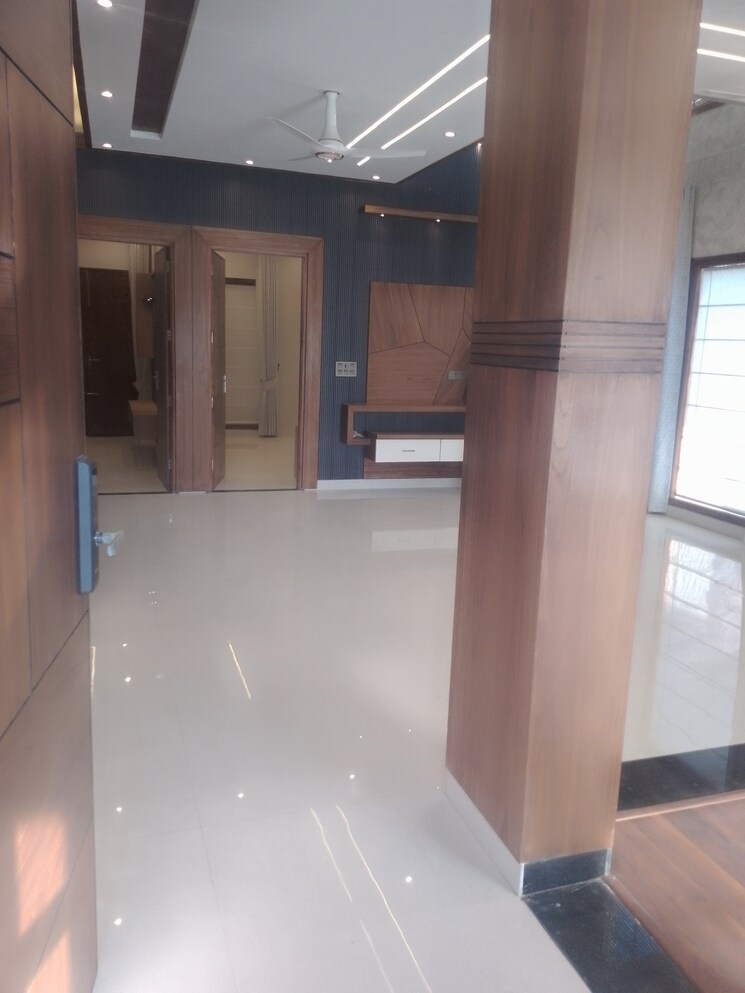 Room, sector 125 4 Bedroom 200 Sq.Yd. Independent House In Sector 125 Mohali 7930325