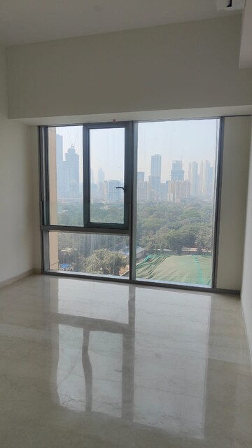 Room in 2 BHK Apartment at Piramal Aranya, Byculla – for Rent
