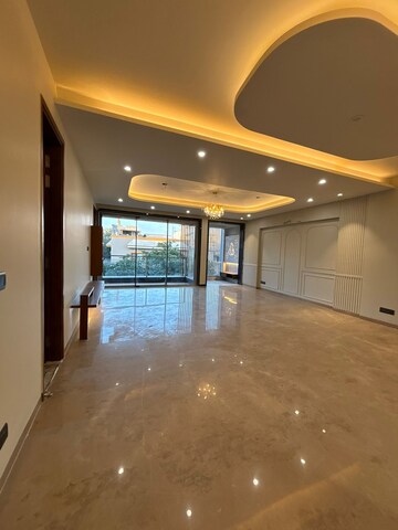 Room in 3 BHK Apartment at Hauz Khas – for Rent