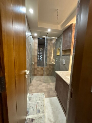 Attached Bathroom in 3 BHK Apartment at Hauz Khas – for Rent