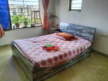 Bedroom in 3 BHK Apartment at Juhu Abhishek Chs Ltd, Andheri West – for Rent