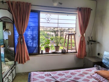 Bedroom in 3 BHK Apartment at Juhu Abhishek Chs Ltd, Andheri West – for Rent
