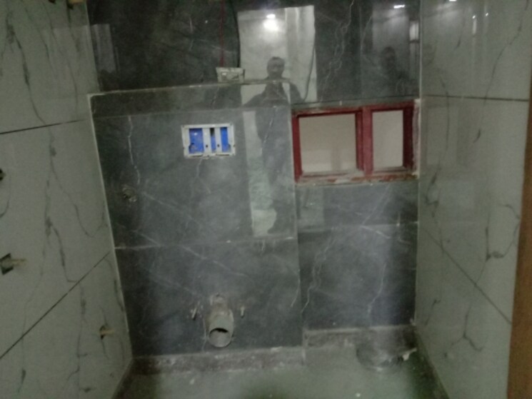 Bathroom, dwarka mor 3 Bedroom 837 Sq.Ft. Builder Floor In Dwarka Mor Delhi 7930414