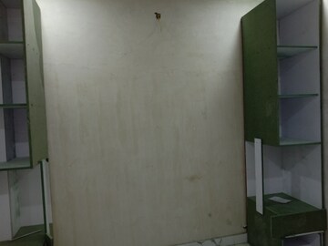 Room in 3 BHK Builder Floor at Dwarka Mor – for Sale