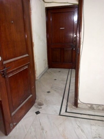 Furnished Amenities in 2 BHK Builder Floor at East Of Kailash – for Rent