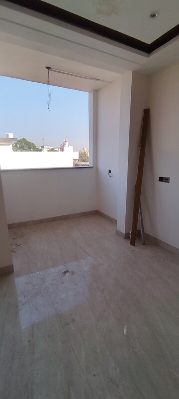 Room in 3 BHK Builder Floor at Sector 84 – for Sale