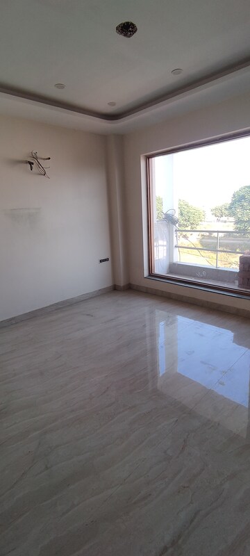 Room in 3 BHK Builder Floor at Sector 84 – for Sale