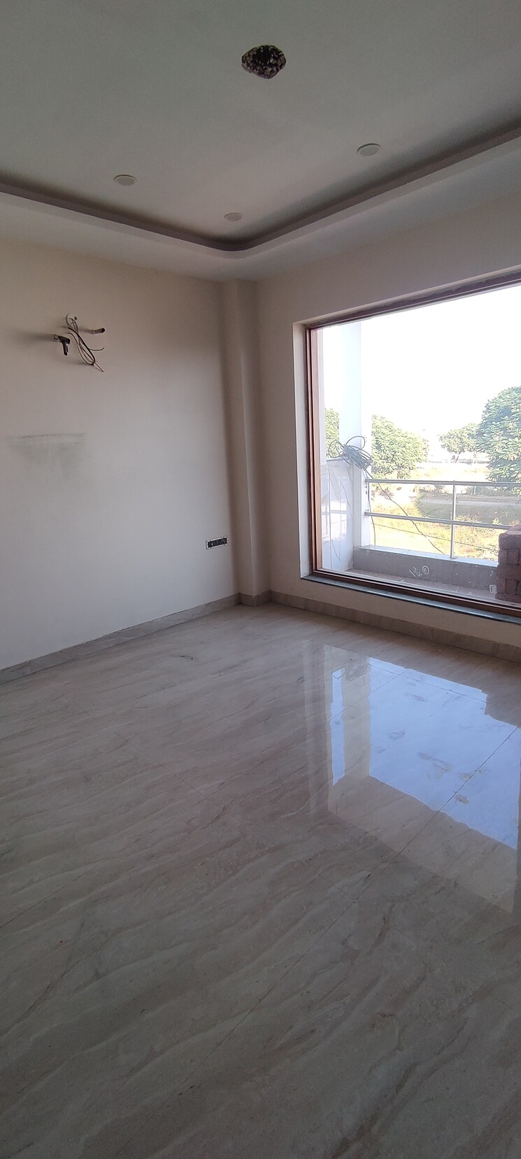 Room, sector 84 3 Bedroom 2115 Sq.Ft. Builder Floor In Sector 84 Faridabad 7930589