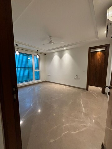 Room in 4 BHK Apartment at Gulmohar Park – for Rent