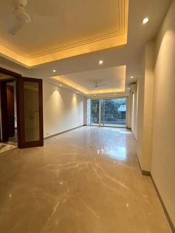Room in 4 BHK Apartment at Gulmohar Park – for Rent