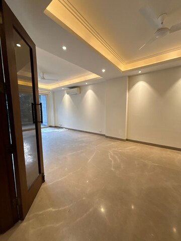 Room in 4 BHK Apartment at Gulmohar Park – for Rent