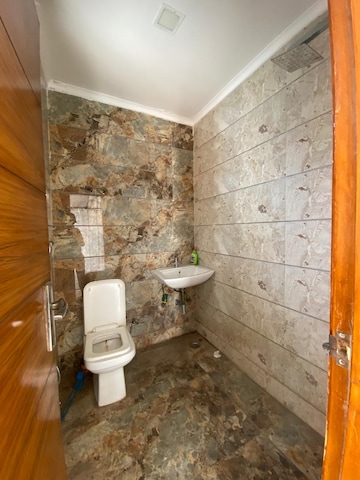 Attached Bathroom in 3 BHK Builder Floor at Vijay Nagar – for Sale