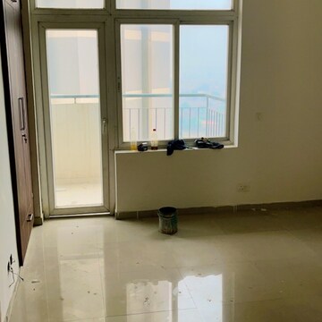 Room in 3.5 BHK Apartment at Corona Graceiux, Sector 76 – for Rent