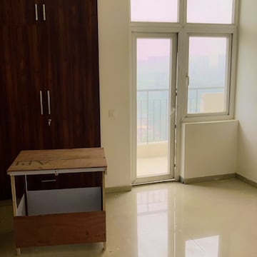 Room in 3.5 BHK Apartment at Corona Graceiux, Sector 76 – for Rent