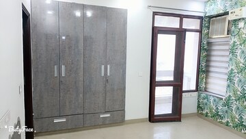 Room in 4 BHK Builder Floor at Uppal Southend, Sector 49 – for Rent