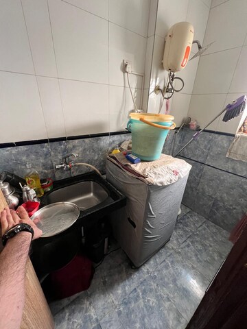 Master Bedroom in 2 BHK Apartment at Kurla West – for Rent