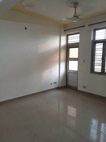 Room in 3 BHK Apartment at Sector 12 Dwarka – for Rent