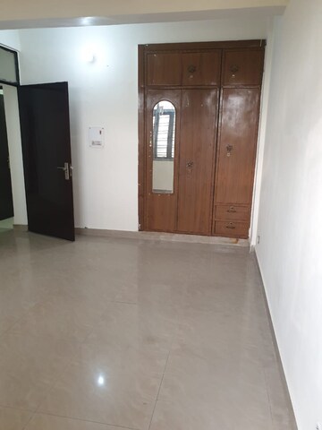 Room in 3 BHK Apartment at Sector 12 Dwarka – for Rent