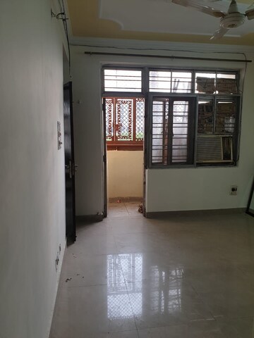Room in 3 BHK Apartment at Sector 12 Dwarka – for Rent