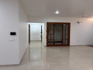 Room in 3.5 BHK Apartment at SNN Clermont, Hebbal – for Rent