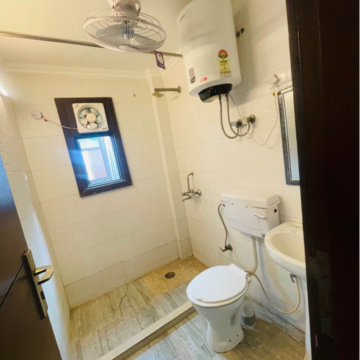 Bathroom in 1.5 BHK Builder Floor at Chittaranjan Park – for Rent