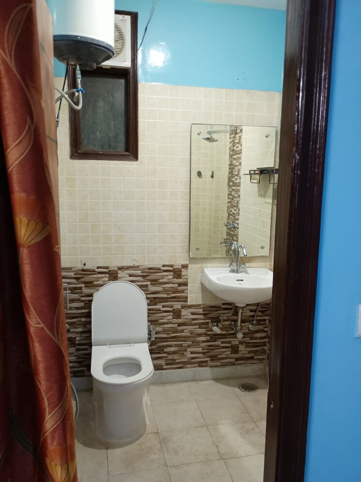 Attached Bathroom, khirki extension 2 Bedroom 800 Sq.Ft. Builder Floor In Khirki Extension Delhi 7931010