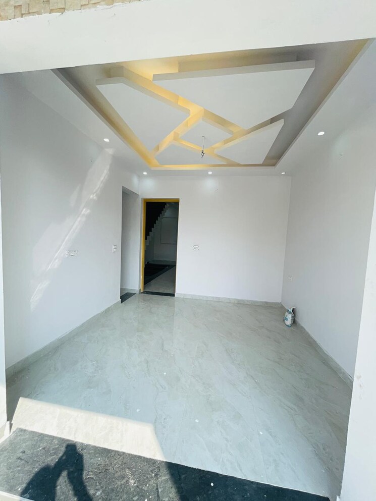 Master Bedroom, aman-luxury-apartments 3.5 Bedroom 2600 Sq.Ft. Builder Floor In Sahastradhara Road Dehradun 7931051