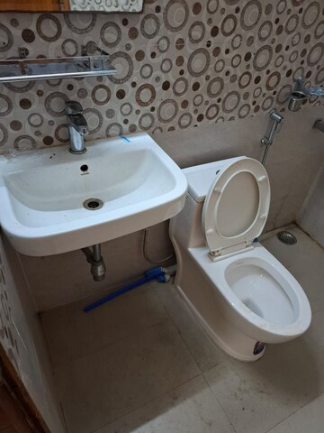 Bathroom in 2 BHK Builder Floor at Auram Floor, South City 2 – for Rent