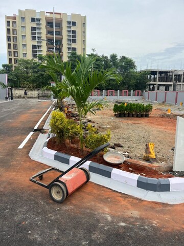   Plot at Siruseri – for Sale