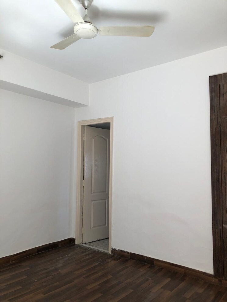 Master Bedroom, paras-tierea 2 Bedroom 825 Sq.Ft. Apartment In Sector 137 Noida 7931159