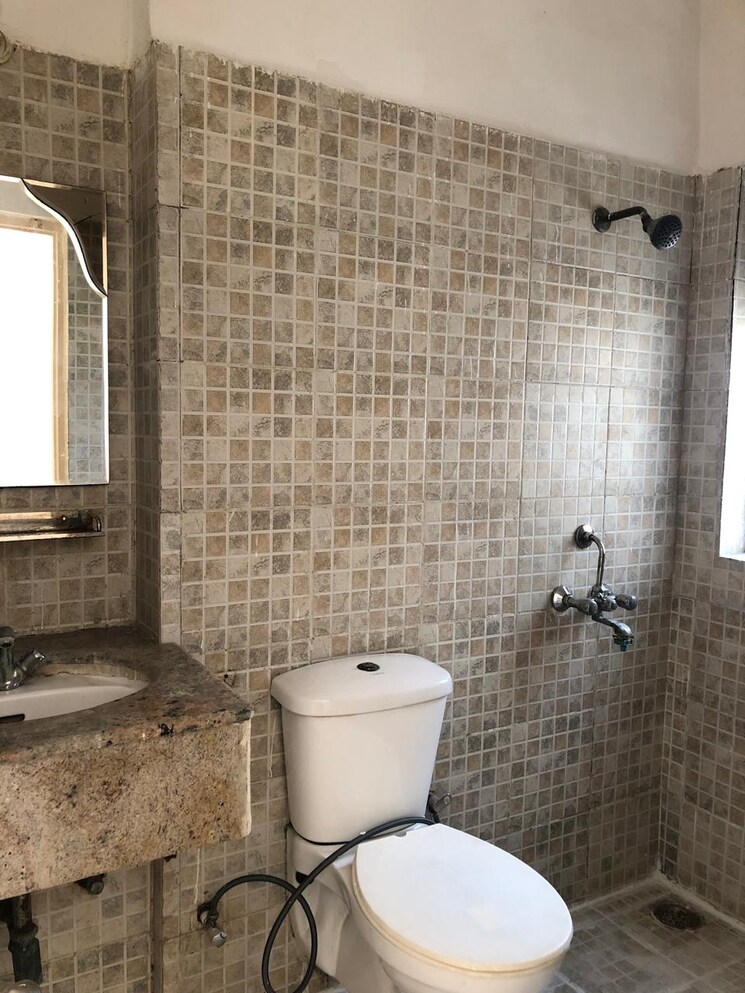 Bathroom, paras-tierea 2 Bedroom 825 Sq.Ft. Apartment In Sector 137 Noida 7931159