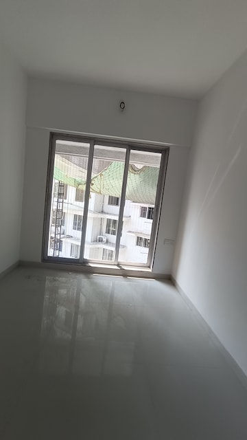 Room in 1 BHK Apartment at Avant Hillway, Goregaon East – for Rent