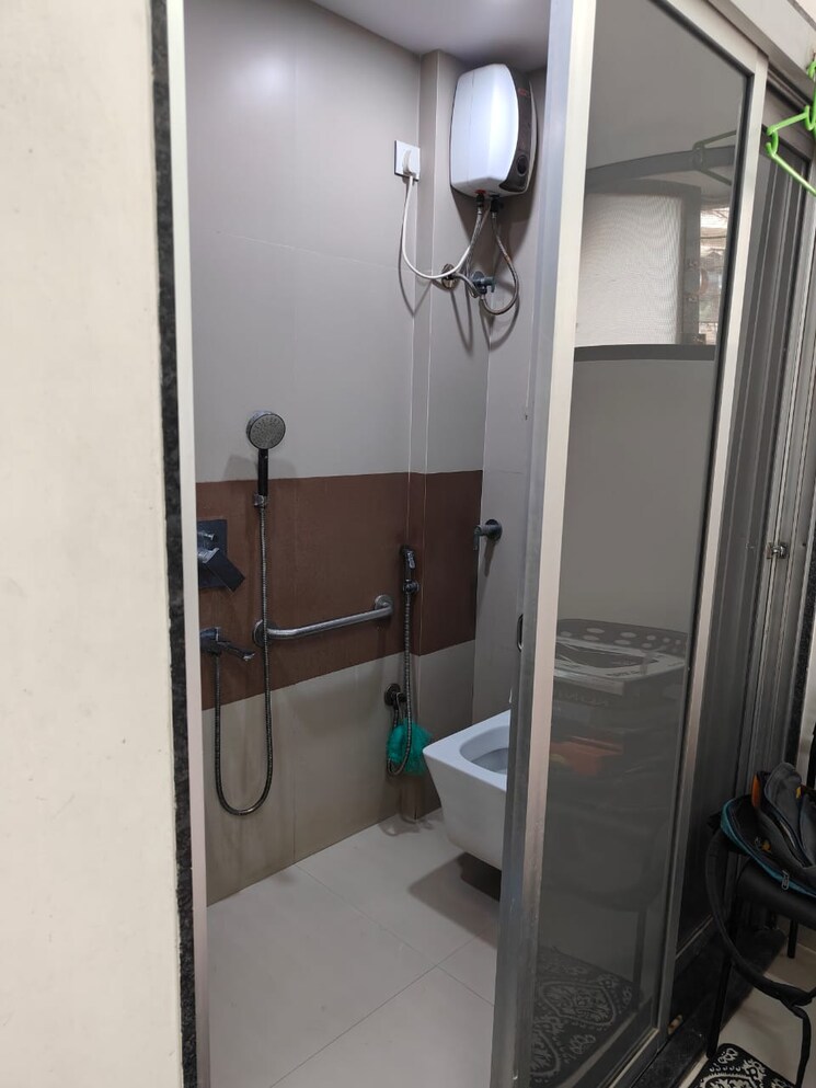 Bathroom, orchid-towers 2 Bedroom 820 Sq.Ft. Apartment In Andheri West Mumbai 7931401