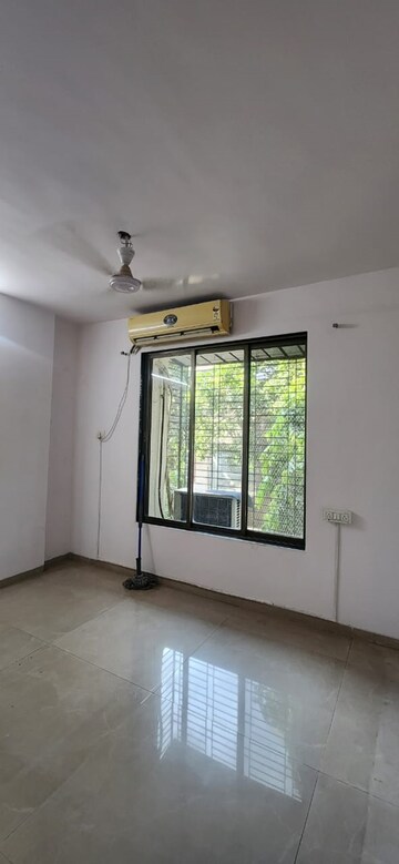 Room in 3 BHK Apartment at Chembur – for Rent