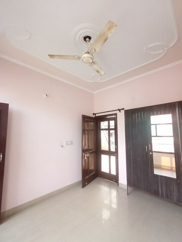 Room in 1.5 BHK Independent House at Sector 4 – for Rent
