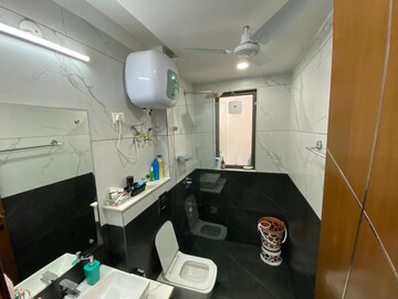 Attached Bathroom in 3 BHK Builder Floor at Dlf Phase I – for Rent