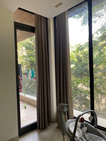 Room in 3 BHK Builder Floor at Dlf Phase I – for Rent