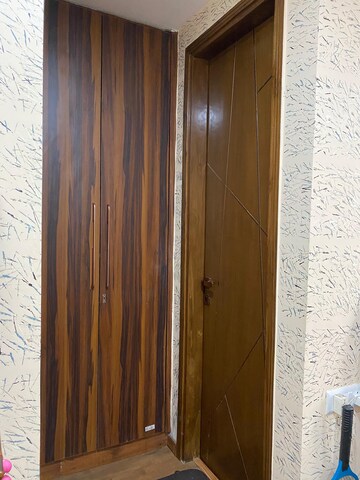 Furnished Amenities in 3 BHK Builder Floor at Dlf Phase I – for Rent