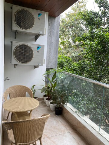 Balcony in 3 BHK Builder Floor at Dlf Phase I – for Rent