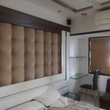 Room in 2.5 BHK Apartment at Hemlata Apartment Matunga, Ma Marg – for Rent