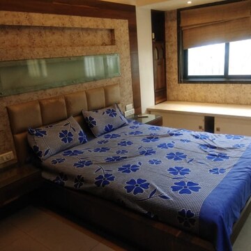 Bedroom in 2.5 BHK Apartment at Hemlata Apartment Matunga, Ma Marg – for Rent