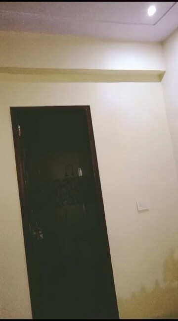 Furnished Amenities in 1.5 BHK Builder Floor at Sector 122 – for Rent