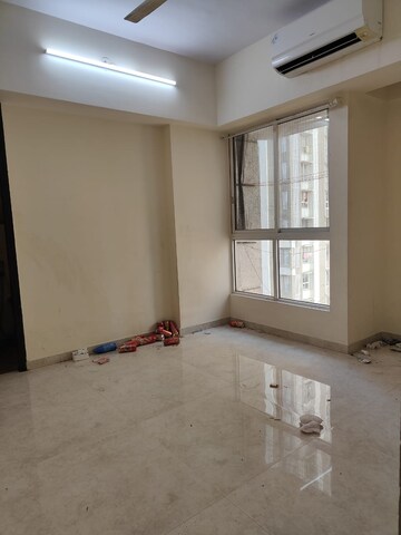 Room in 1 BHK Apartment at Lodha Amara, Kolshet Road – for Rent